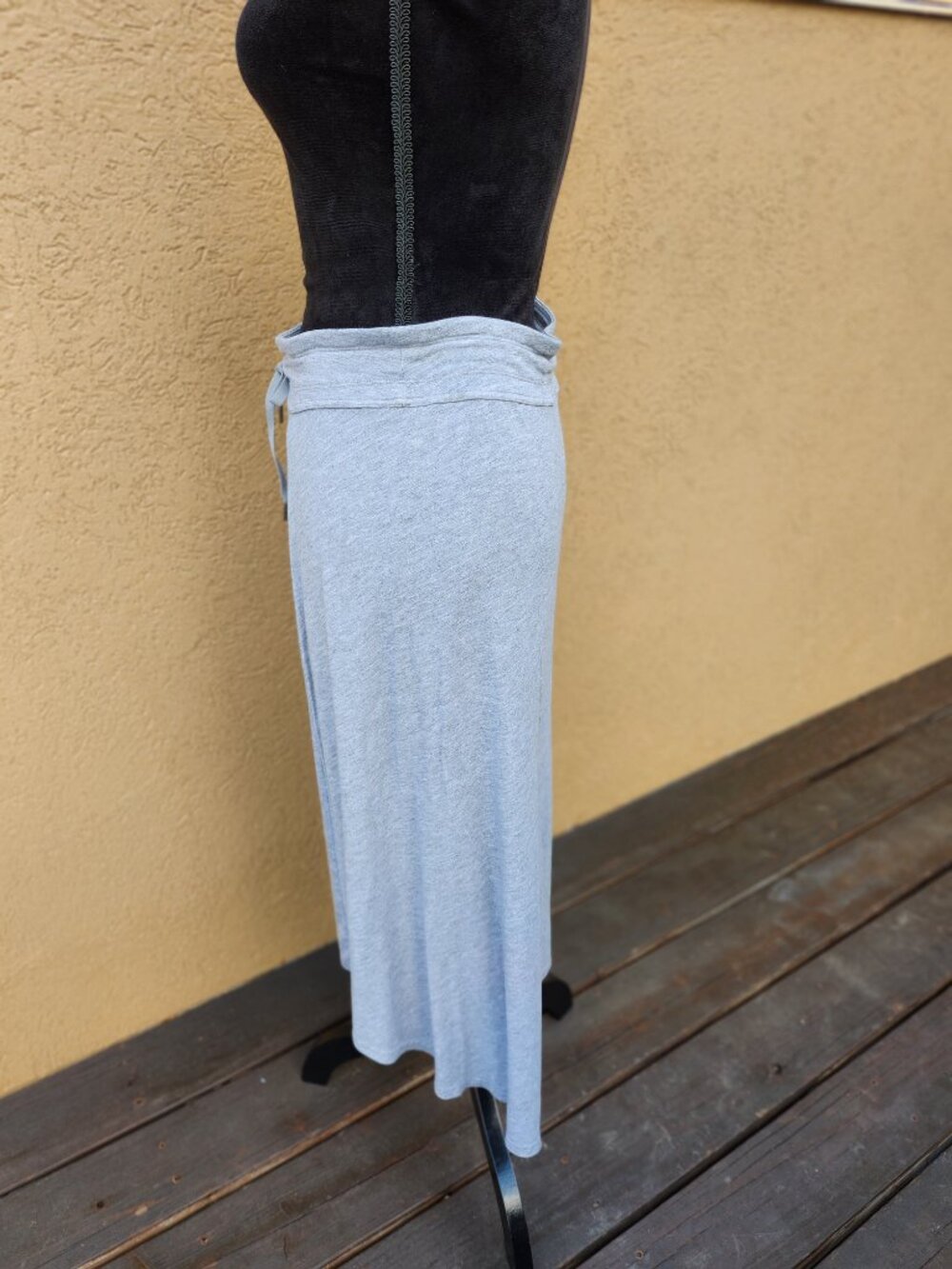 Athleta Heather Grey Asymmetric High Low Knit Skirt Drawstring Waist Athleisure - Picture 4 of 13